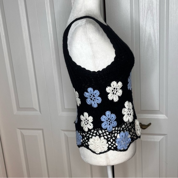 Adore Crochet Floral Tank Top Black Blue White Women’s Size 6 - Picture 6 of 10